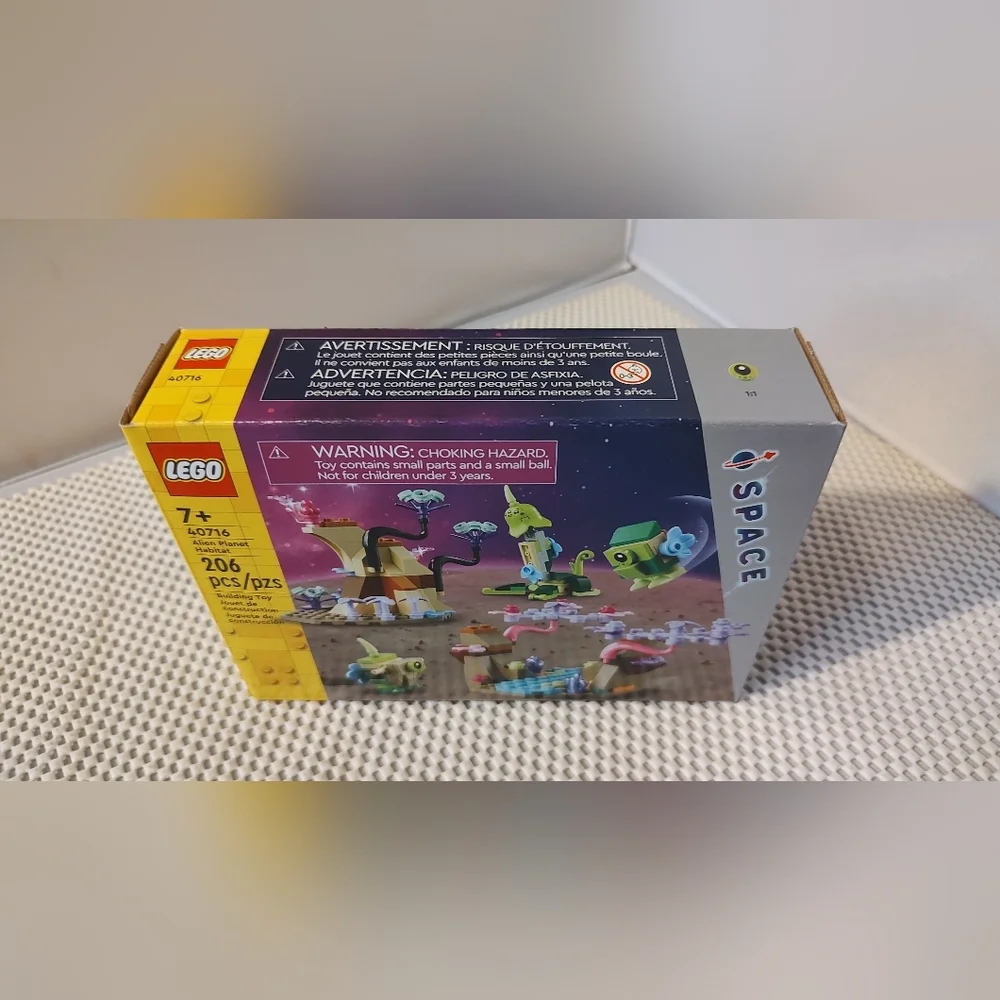 Lego Space 40716 Alien Planet Habitat Building Toy Set NWT - Picture 2 of 3